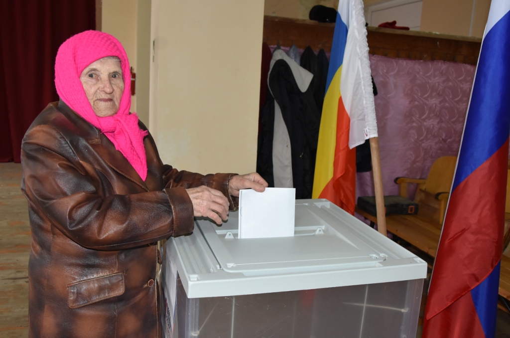 Голосуют ветераны голосования _Александра Степановна Шаренко